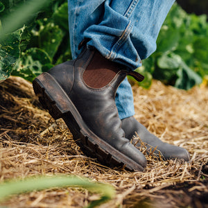 A Blundstone Boot #600 with a soft brown leather upper, leather lining, and a black PU midsole.