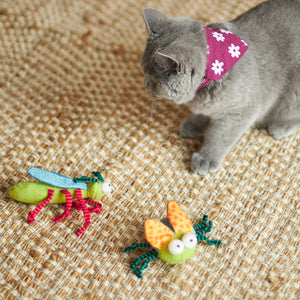 Kazoo Buzzing Bug Cat Toy