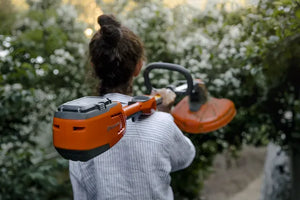 Husqvarna 215IHD45 Hedge Trimmer Kit with BLi10 Battery and 40C-80 Charger